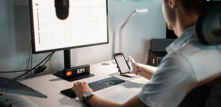 Wirtualne media - czym są, jak działają i jaki mają wpływ na nasze życie?