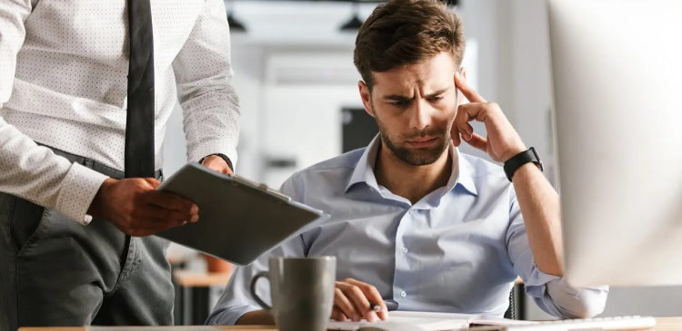 Zwolnienie dyscyplinarne - co to jest, kiedy można je zastosować i jakie są konsekwencje? Poradnik