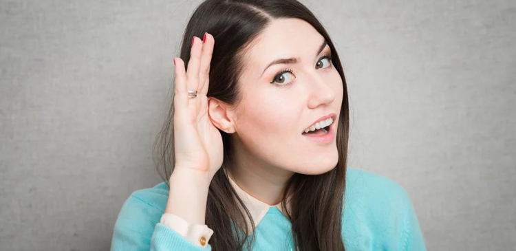 Aktywne słuchanie - czym jest i na czym polega? Przewodnik po technikach i korzyściach