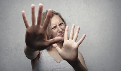 Awersja - co to jest i jak wpływa na nasze życie? Poradnik