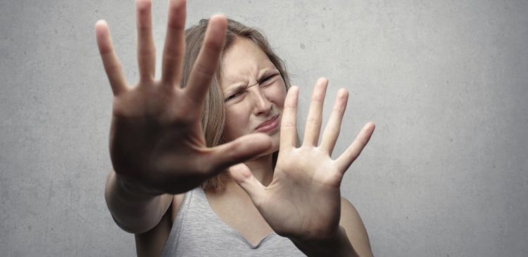 Awersja - co to jest i jak wpływa na nasze życie? Poradnik