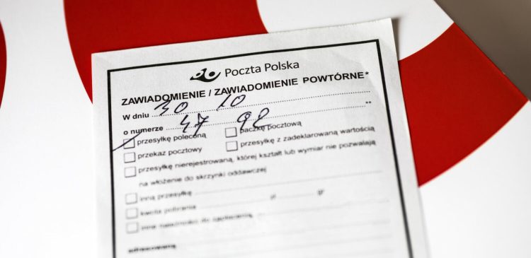 Awizo - co to jest, jak odebrać przesyłkę i uniknąć problemów na poczcie? Poradnik