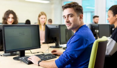 Branża IT - co to jest i dlaczego jest tak ważna dla dzisiejszej gospodarki?