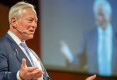 Brian Tracy - kim jest? Poznaj inspirującego mówcę i trenera rozwoju osobistego!