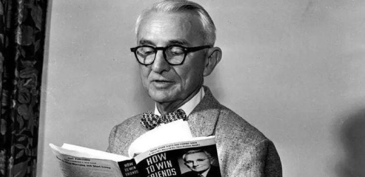 Dale Carnegie - kim był? Poznaj pioniera rozwoju osobistego i budowania relacji