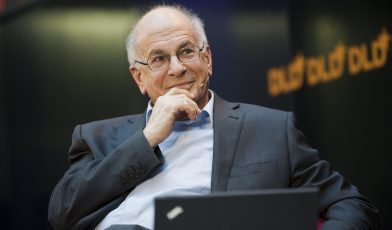 Daniel Kahneman - kim jest? Poznaj ojca ekonomii behawioralnej i laureata Nagrody Nobla