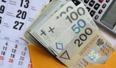 Danina solidarnościowa - co to jest, kto musi ją zapłacić i jak ją policzyć? Poradnik