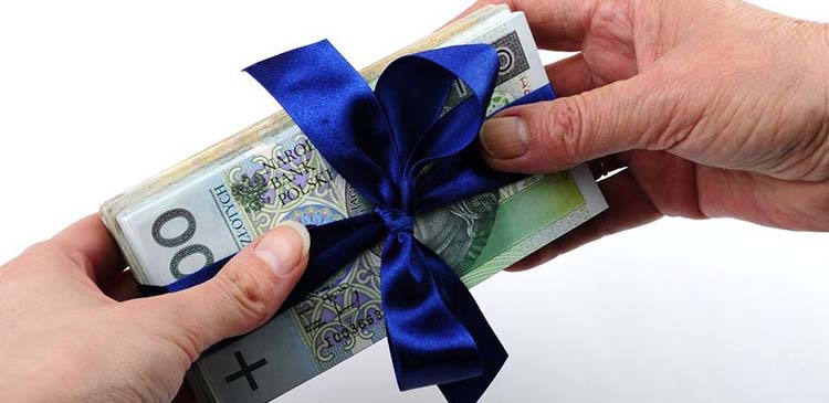 Darowizna bez podatku - co to jest? Kiedy i jak się o nią ubiegać? Kompletny poradnik