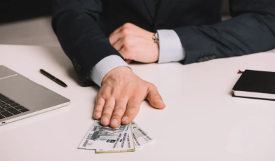 Dodatek stażowy - co to? Wszystko, co musisz wiedzieć o dodatku za wysługę lat