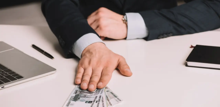 Dodatek stażowy - co to? Wszystko, co musisz wiedzieć o dodatku za wysługę lat