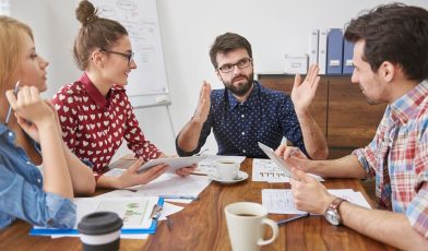 Facylitator - kim jest? Kompleksowy przewodnik po roli, umiejętnościach i technikach