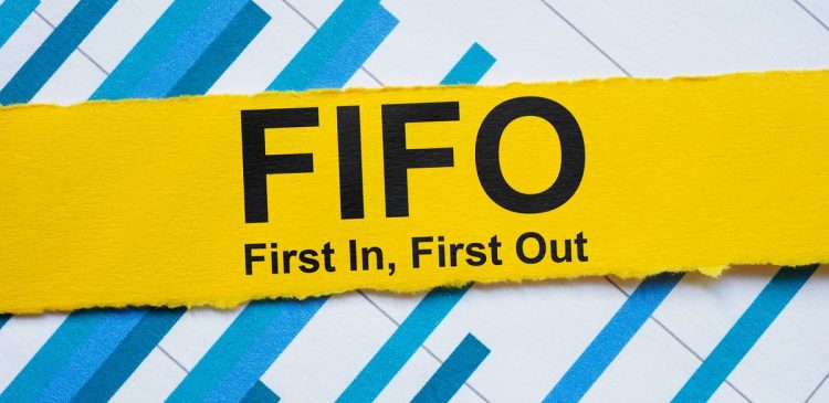 FIFO - co to? Poznaj klucz do efektywnego zarządzania zapasami