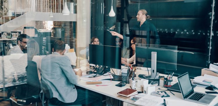 Firma - co to jest i jakie są jej cele? Kompleksowy przewodnik