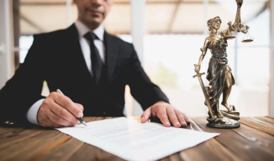 Funkcjonariusz publiczny - kim jest i jakie ma obowiązki w Polsce? Poradnik