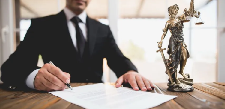 Funkcjonariusz publiczny - kim jest i jakie ma obowiązki w Polsce? Poradnik