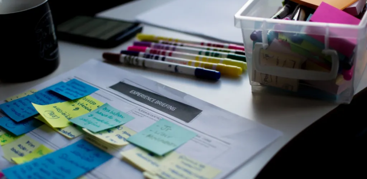 Heurystyka - co to jest, jak działa i jak wpływa na nasze decyzje? Przewodnik