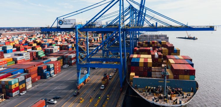 Import - co to jest? Definicja, rodzaje i znaczenie dla polskiej gospodarki