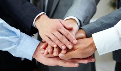 Integracja - co to? Pełna definicja, rodzaje i znaczenie we współczesnym świecie