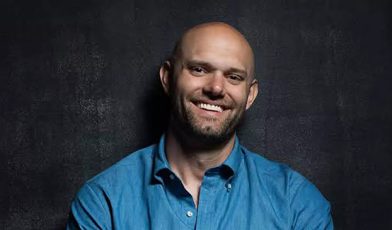 James Clear - kim jest? Poznaj autora Atomowych nawyków, który odmienił życie milionów ludzi na świecie