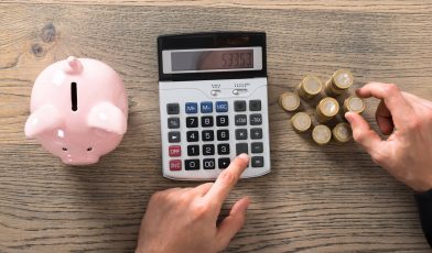 Koszty - czym są? Kompletny przewodnik po rodzajach, zarządzaniu i wpływie na rentowność