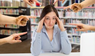 Mobbing - co to? Przewodnik po przyczynach, skutkach i zapobieganiu