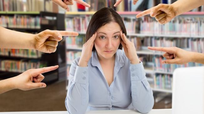 Mobbing - co to? Przewodnik po przyczynach, skutkach i zapobieganiu