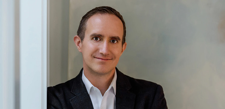 Morgan Housel - kim jest? Poznaj autora książki Psychologia Pieniędzy