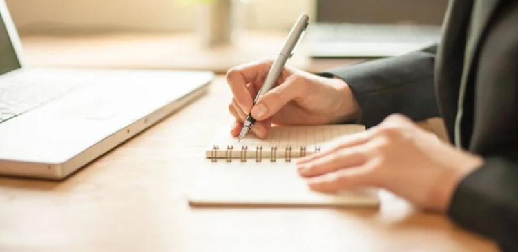 Notatki - jak robić je skutecznie? Metody, korzyści i najlepsze techniki