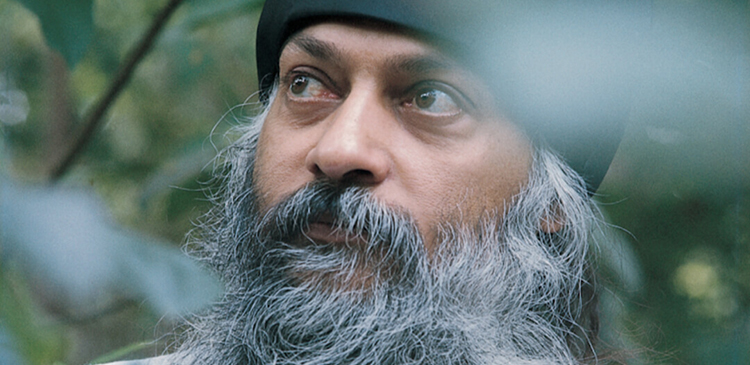 Osho - kim był ten guru? Poznaj życie, filozofię i dziedzictwo duchowego nauczyciela