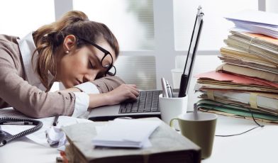 Pracoholizm - co to jest, jak go rozpoznać i odzyskać równowagę? Poradnik