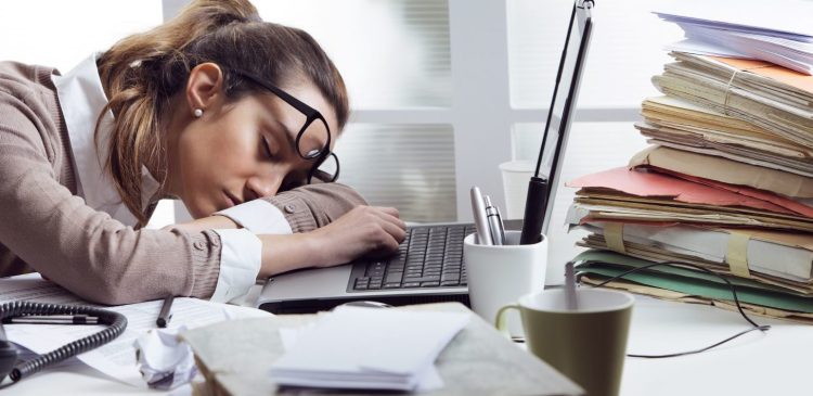 Pracoholizm - co to jest, jak go rozpoznać i odzyskać równowagę? Poradnik