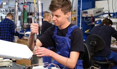 Pracownik młodociany - kto to jest i jakie ma prawa i obowiązki w pracy? Poradnik