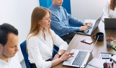 Quality Assurance - co to? Kompletny przewodnik po zapewnieniu jakości