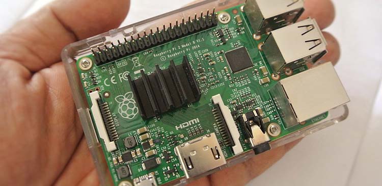 Raspberry Pi - co to jest i do czego może Ci się przydać? Kompletny przewodnik