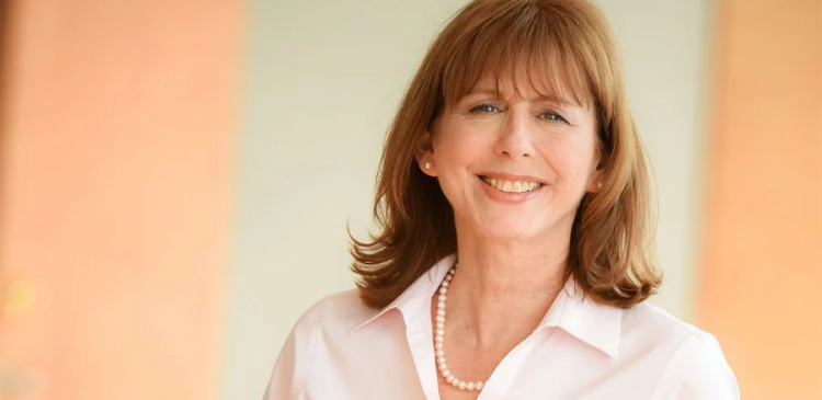 Regina Brett - kim jest? Poznaj autorkę inspirujących książek i felietonów