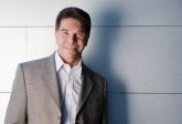 Robert Cialdini - kim jest? Poznaj autora książki Zasady wywierania wpływu na ludzi