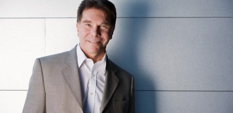 Robert Cialdini - kim jest? Poznaj autora książki Zasady wywierania wpływu na ludzi
