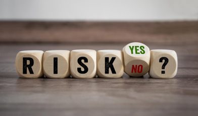 Ryzyko - co to? Kompleksowy przewodnik po definicji, rodzajach i zarządzaniu