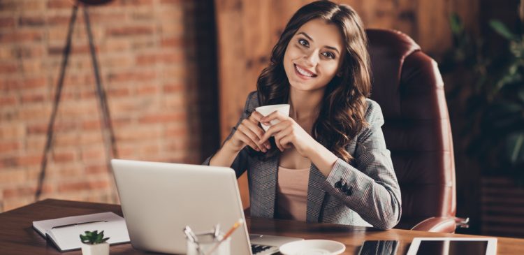 Social Media Manager - kto to? Poznaj obowiązki, umiejętności i przyszłość tego zawodu