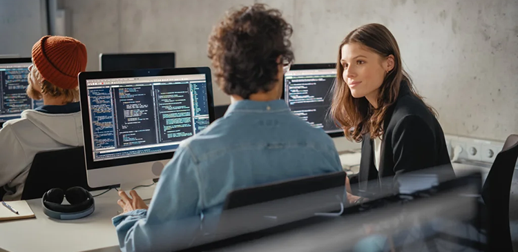 Software house - co to? Przewodnik po usługach, rynku i przyszłości branży