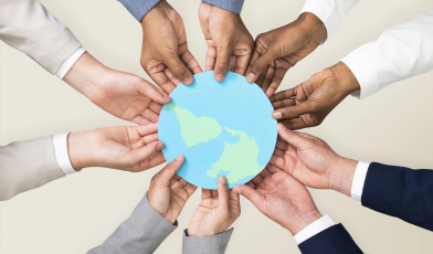 Społeczna odpowiedzialność biznesu (CSR) - co to? Kompleksowy przewodnik i najnowsze trendy