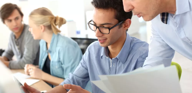 Staż - co to jest? Twój kompletny przewodnik po stażach w Polsce