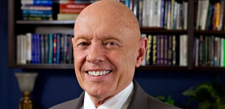 Stephen Covey - kim jest? Poznaj autora książki 7 nawyków skutecznego działania