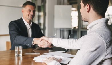 Stosunek pracy - co to? Przewodnik po Twoich prawach i obowiązkach