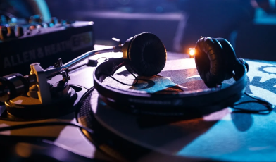 Tantiemy - co to? Przewodnik dla twórców i biznesu