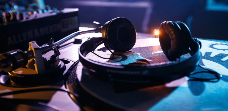 Tantiemy - co to? Przewodnik dla twórców i biznesu