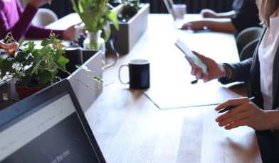 Techniki sprzedaży B2B - co to? Kompletny przewodnik po procesach, narzędziach i trendach