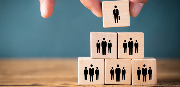 Zarządzanie - co to? Przewodnik po funkcjach, poziomach i kluczowych zasadach