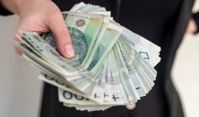 Zgłoszenie darowizny - co to? Jak zgłosić darowiznę i uniknąć podatku? Poradnik