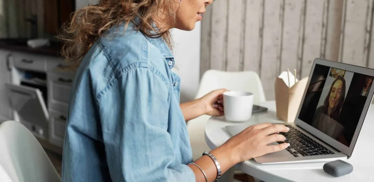 Zleceniobiorca - kim jest? Pełny przewodnik po prawach, obowiązkach i różnicach wobec pracownika